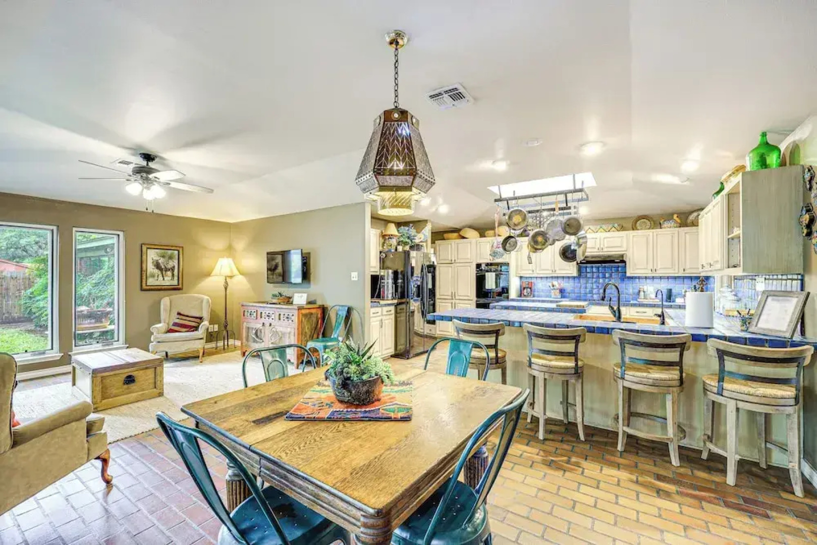 Del Rio Home w/ Large Yard, BBQ + Fireplace!