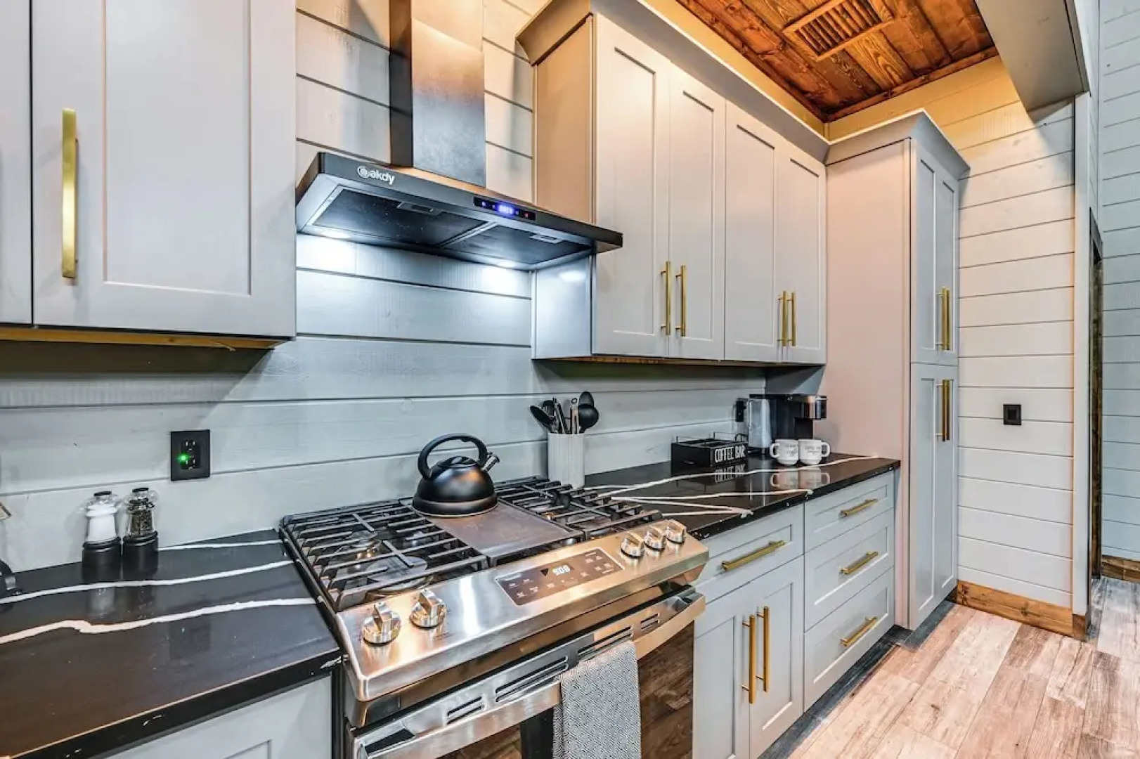 Luxe Broken Bow Vacation Rental: Hot Tub & Pets OK