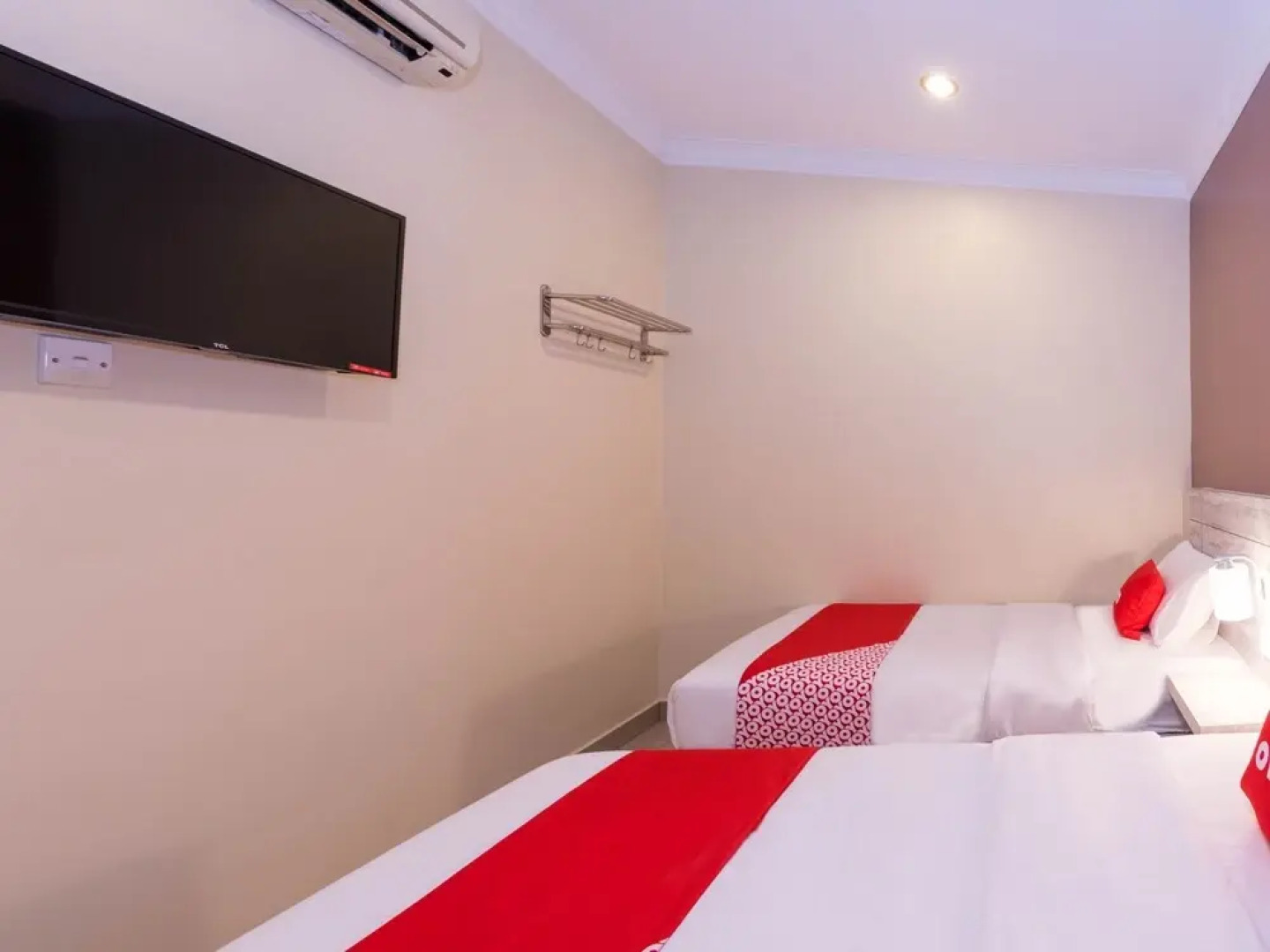 Super OYO Capital O 89366 Spring Inn Hotel