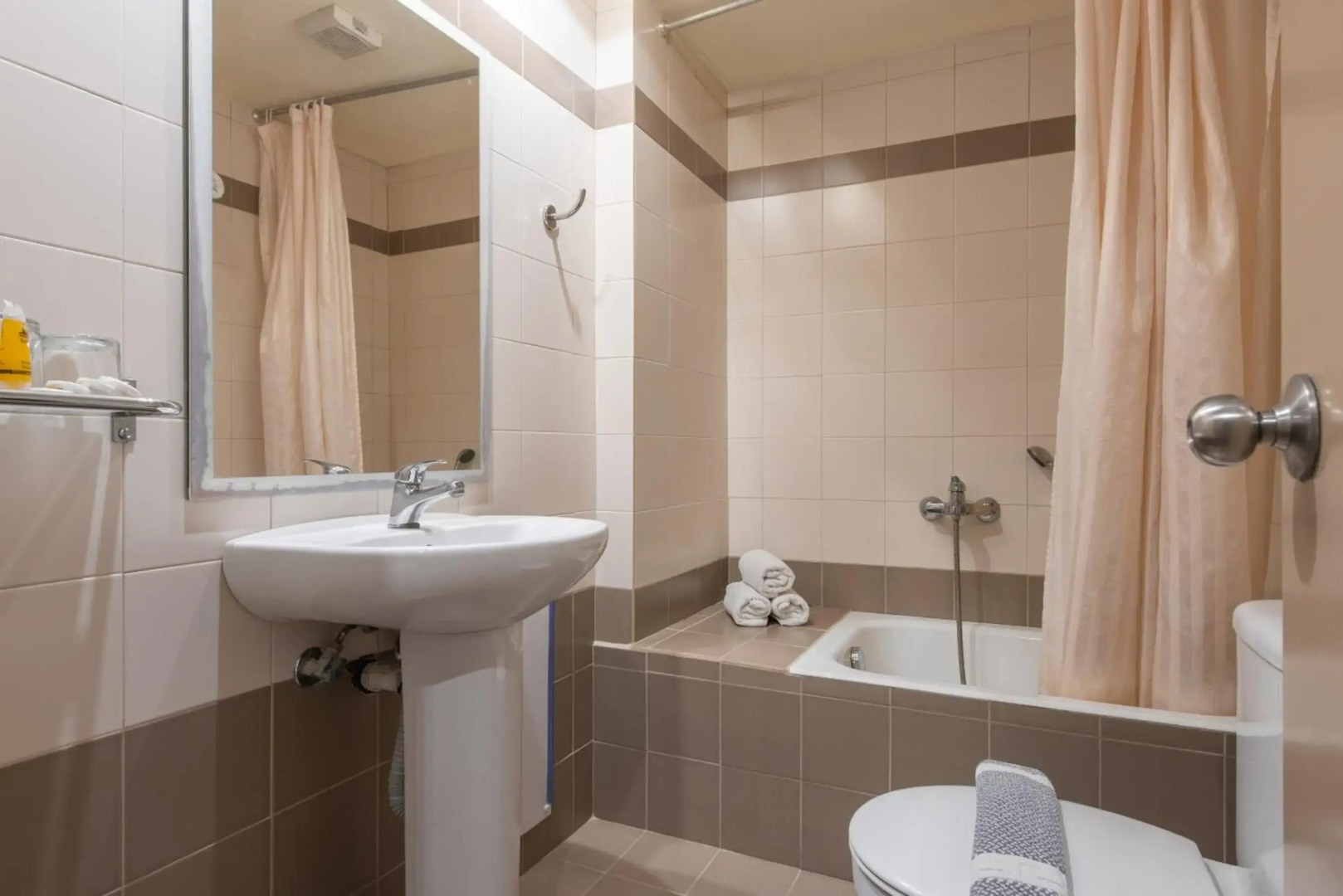 Yria Hotel