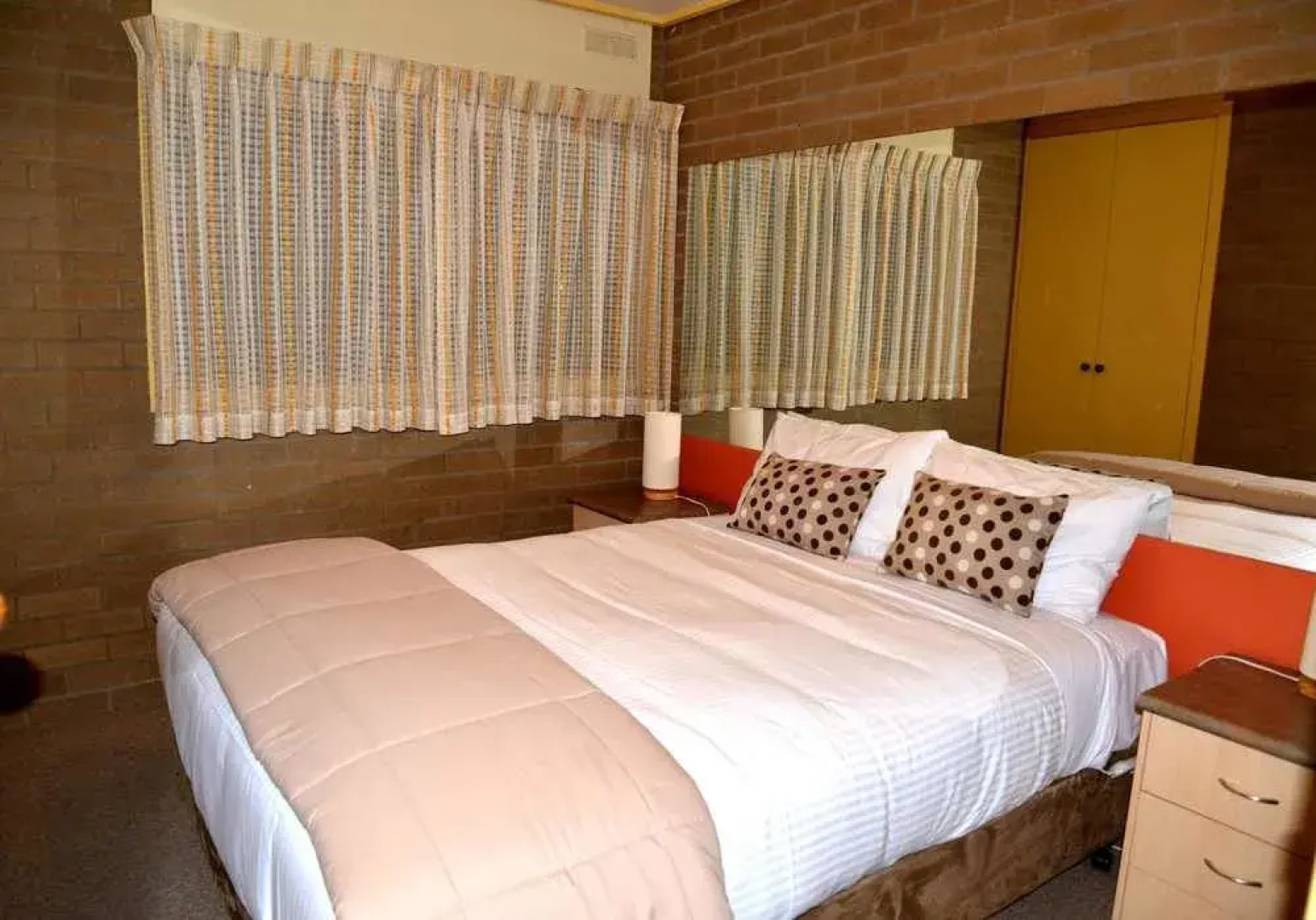 Emmanuel Holiday Apartments