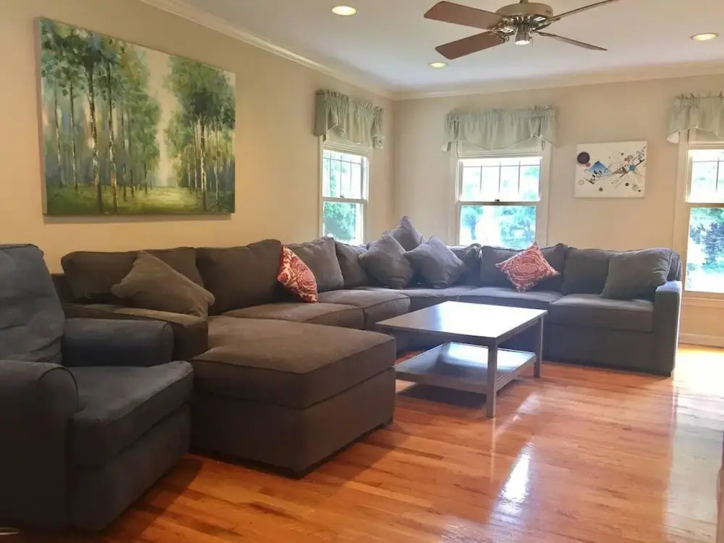 Suburban Getaway. Fire pit & Fireplace. Steam Shower