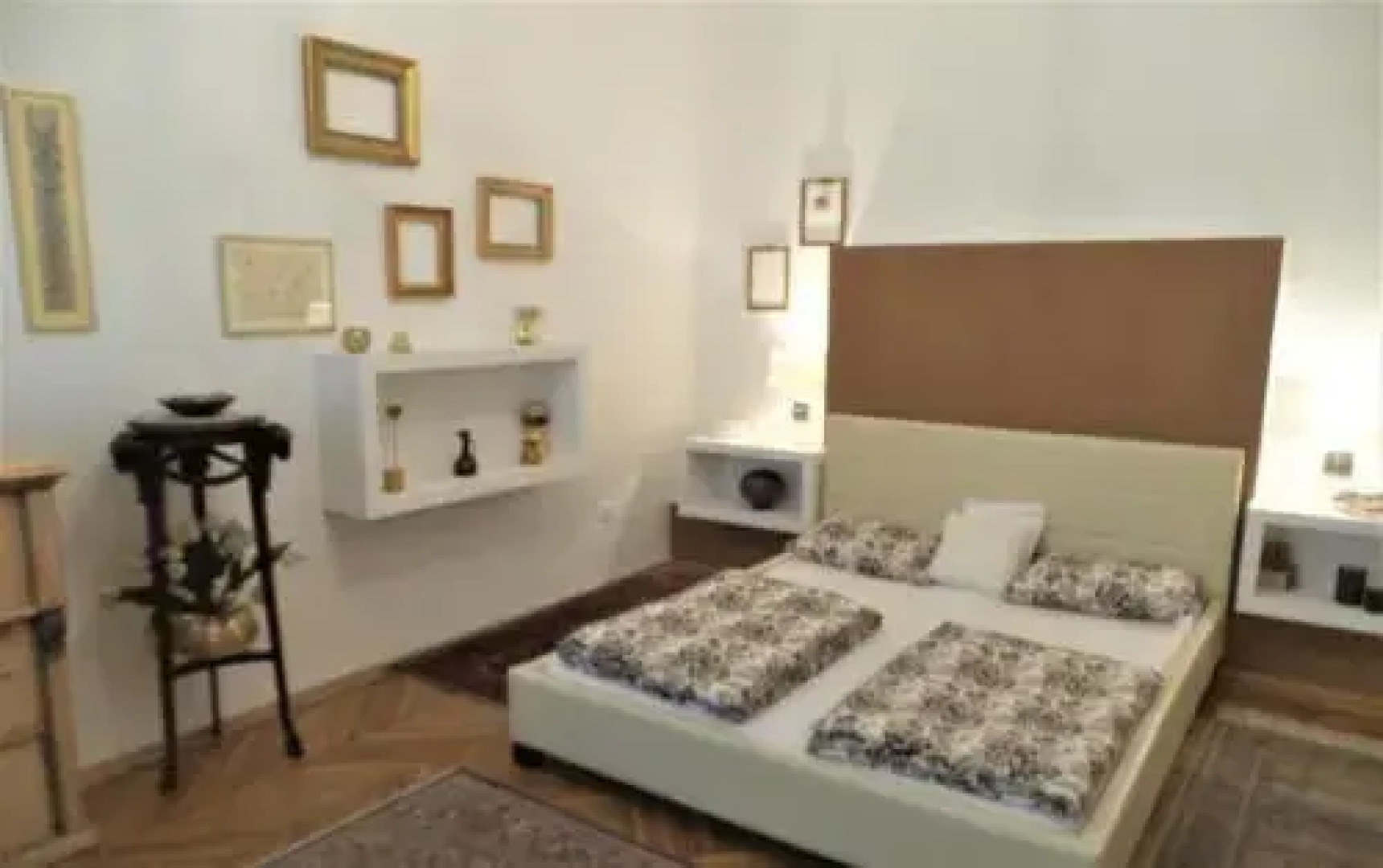 Gold Pearl Apartment