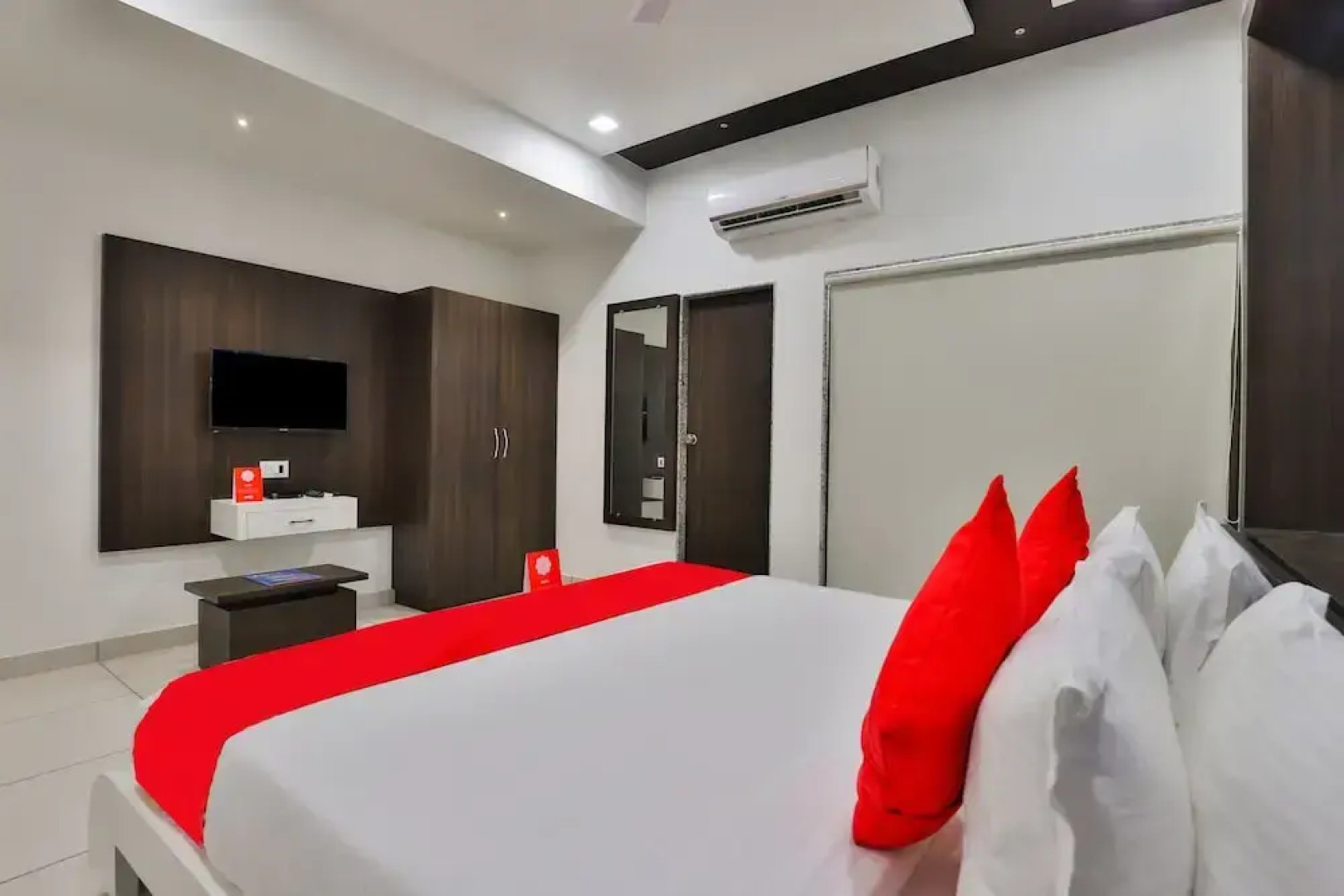 OYO 15914 Hotel Kruti