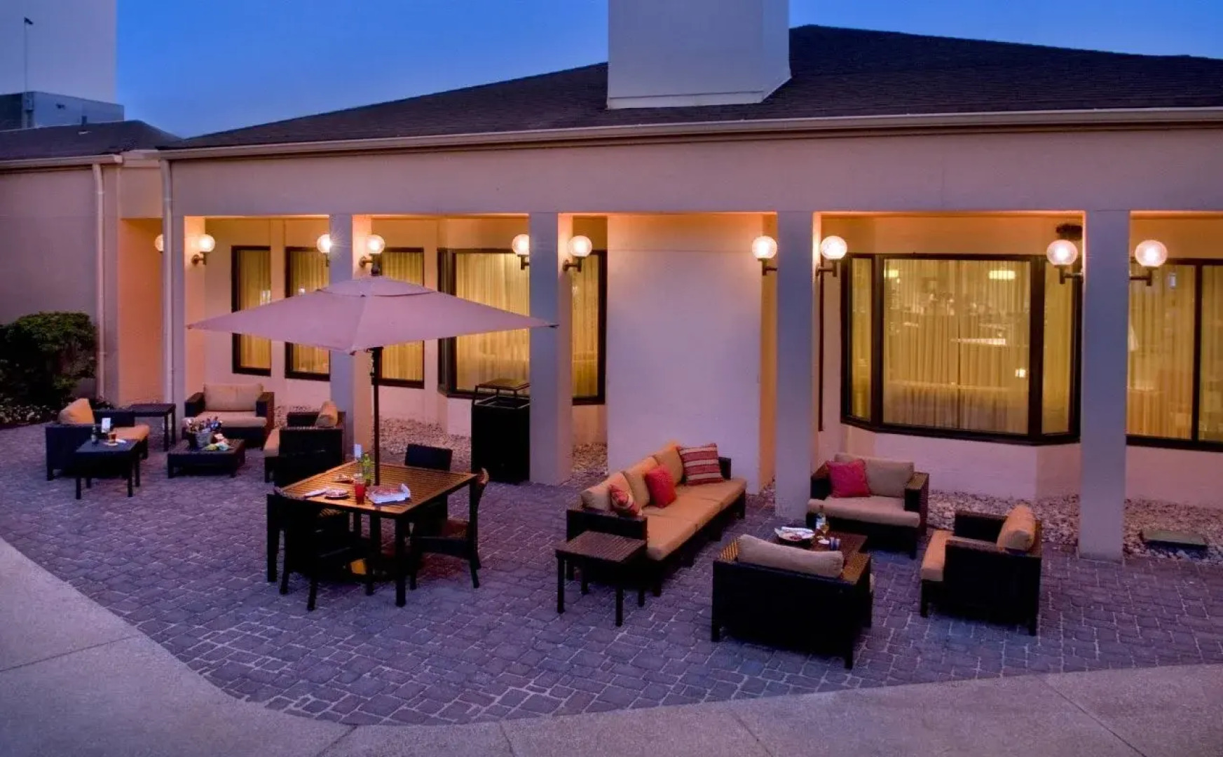 Courtyard by Marriott Newark Liberty International Airport