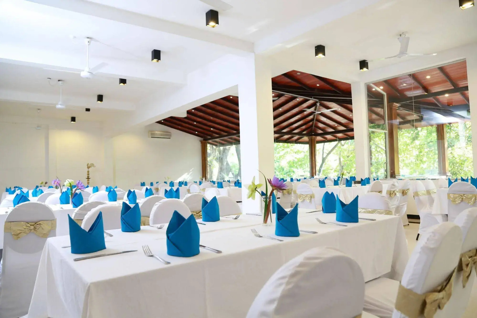 Grand Kalundawa Waterfront Resort