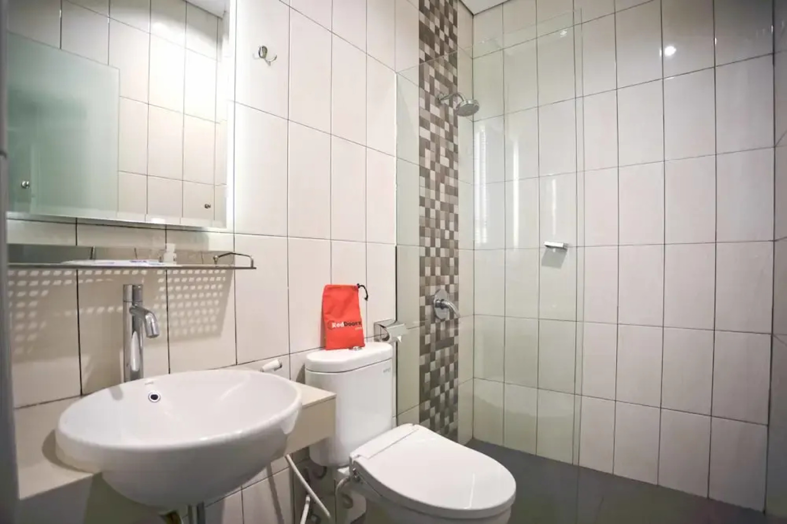 RedDoorz Premium near Kawasan Industri Cikarang