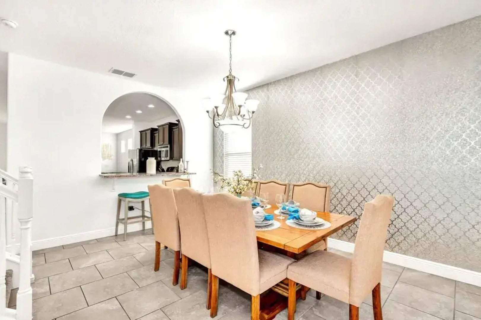 5BR Luxury Family Home - Pool BBQ and Netflix