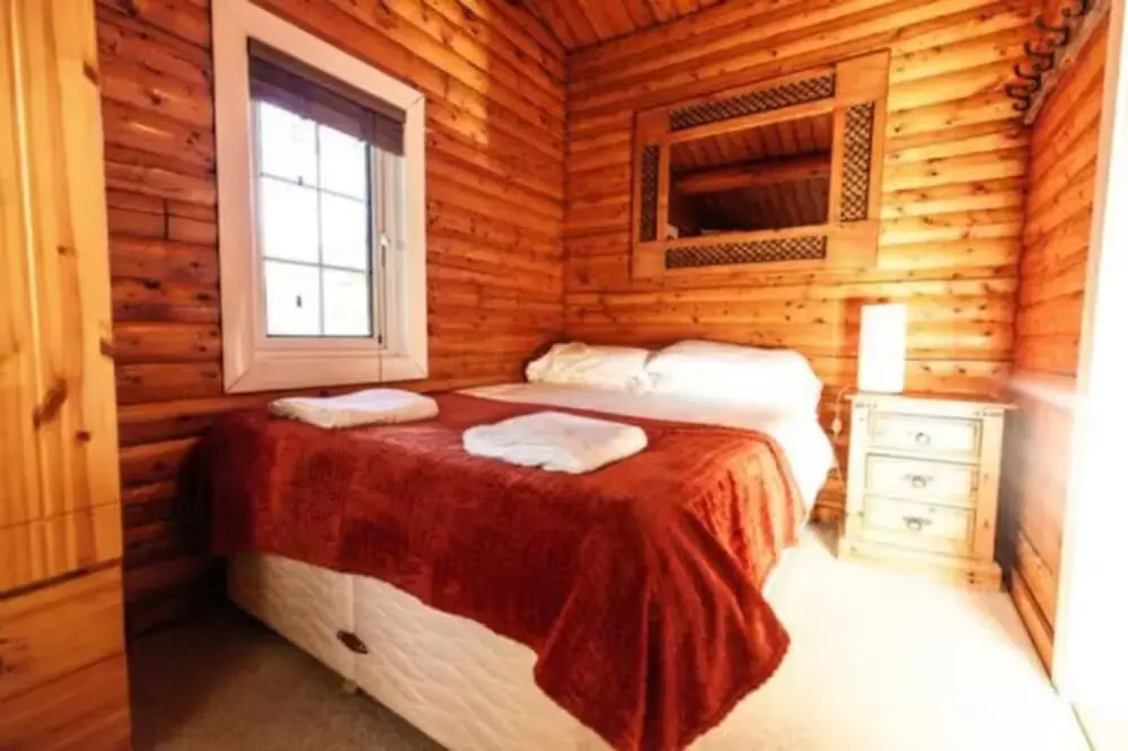 Cozy Mountain 2 Bed Log Cabin