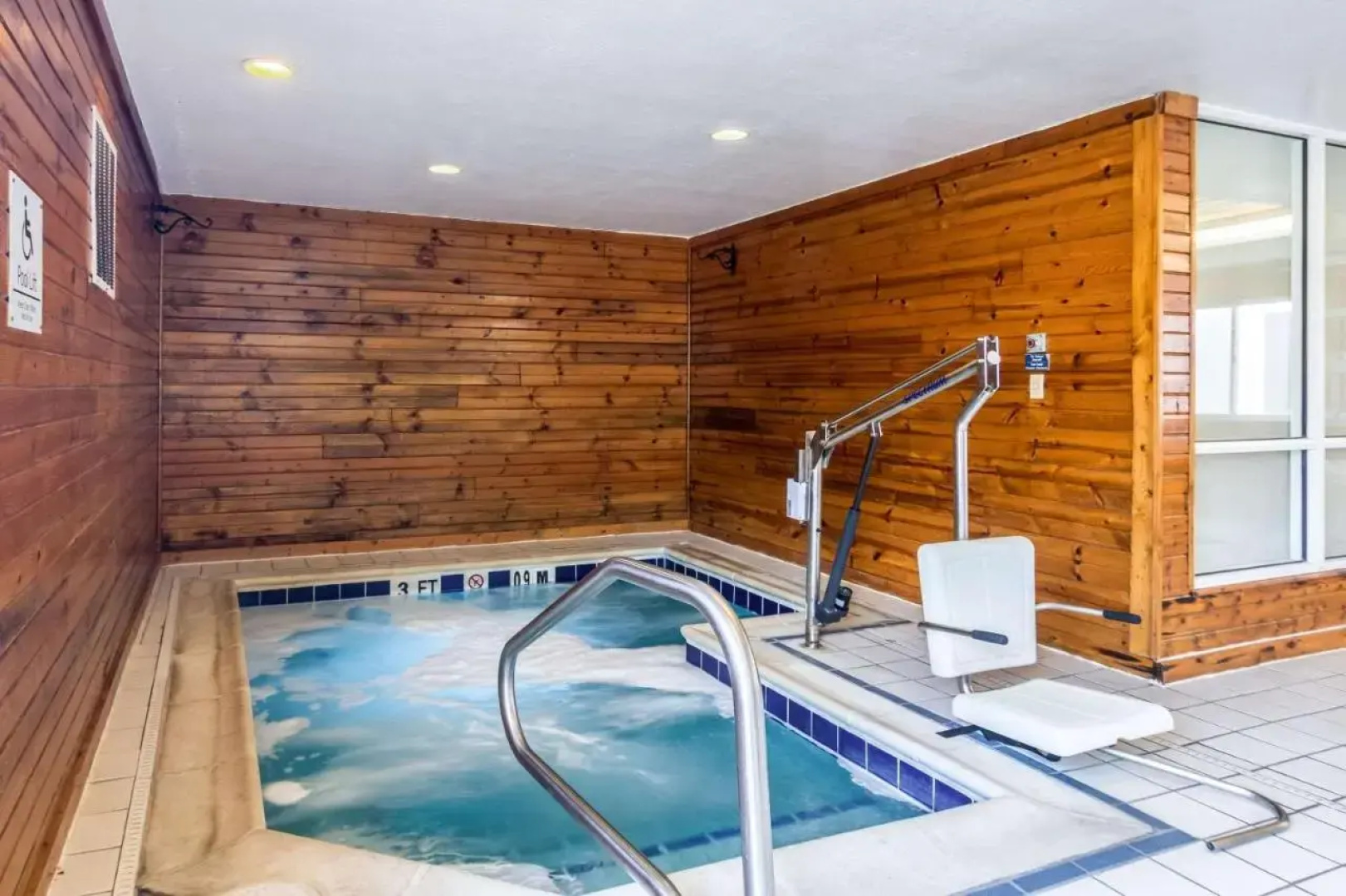 Holiday Inn Exp Stes Hannibal