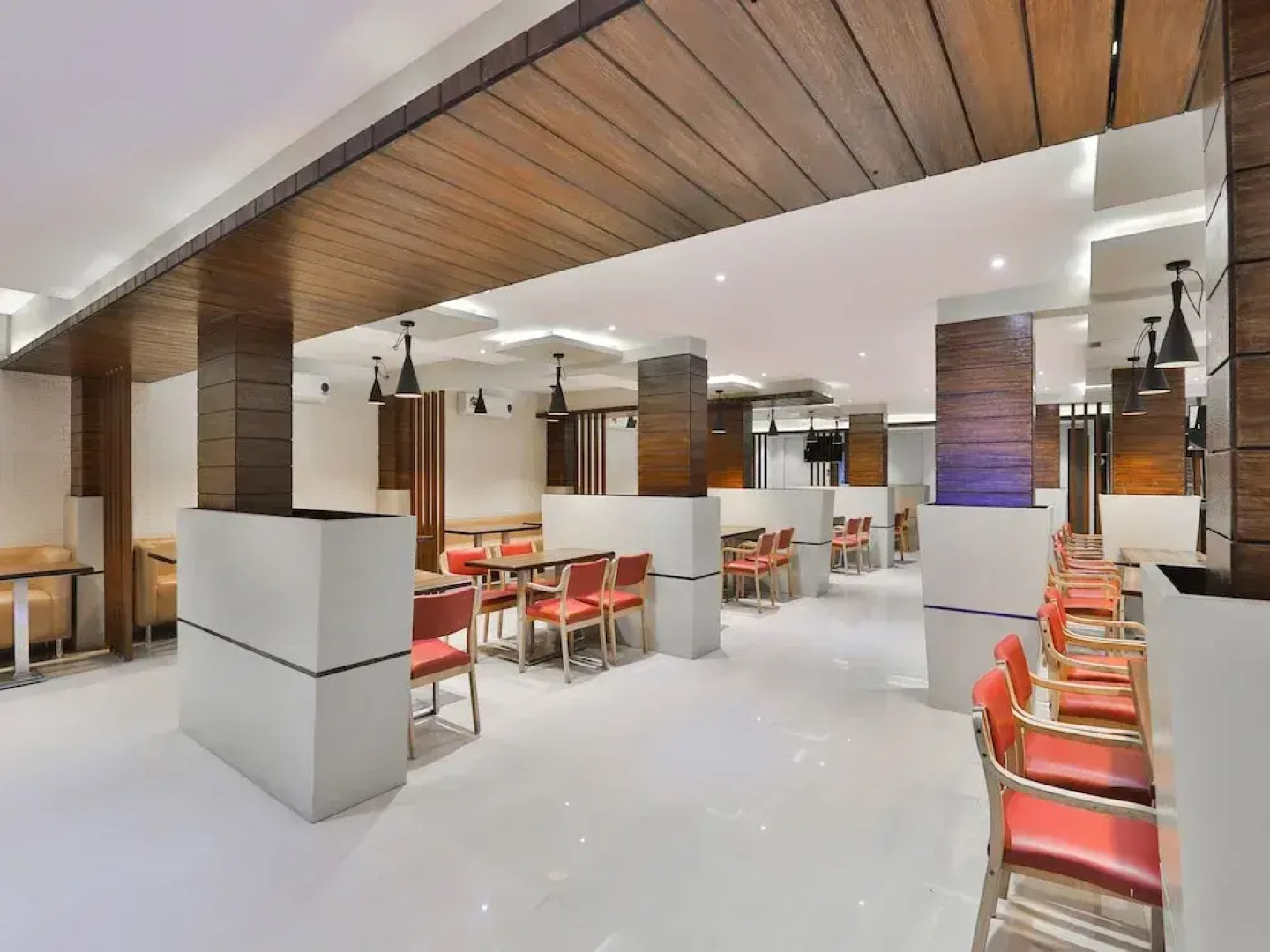 OYO 16122 Hotel Navya Palace