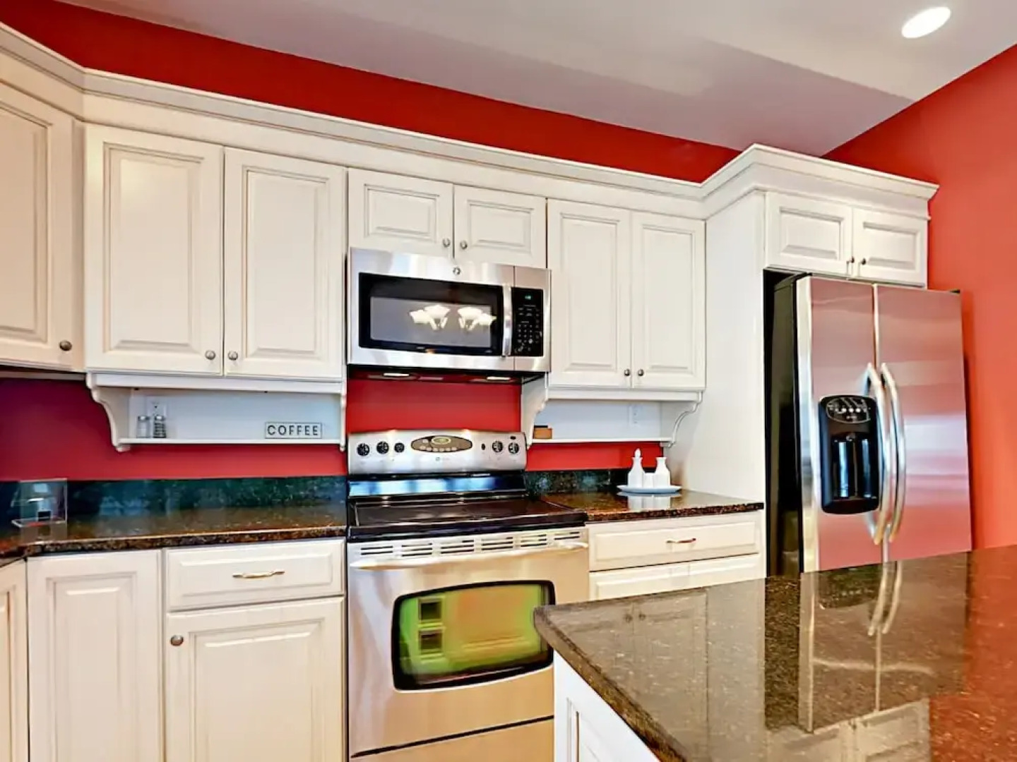 Hilltop Harbor Cottage 3 Bedrooms 2.5 Bathrooms Cottage