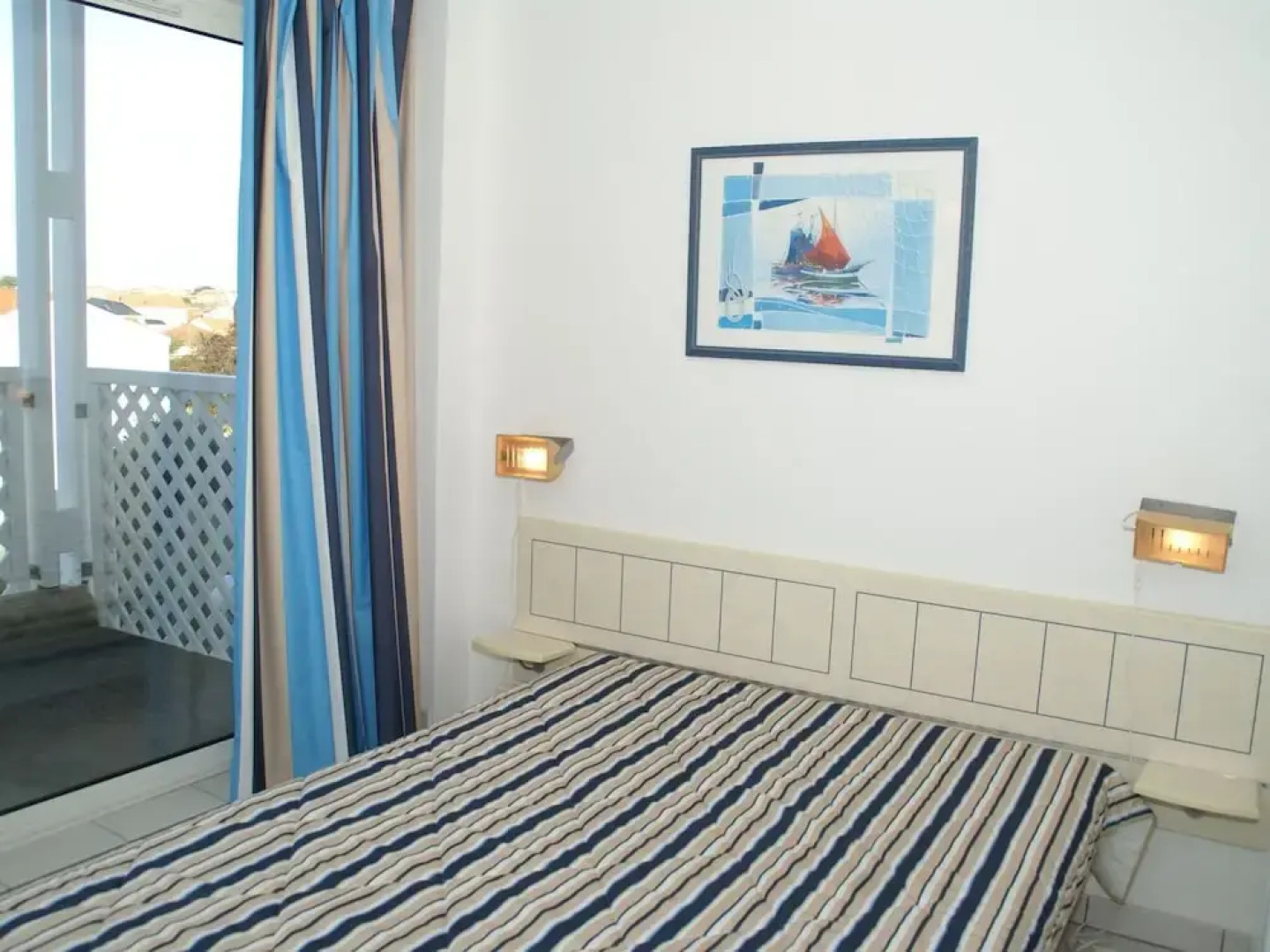 Apartment with a view on the pool or see near Fort Boyard