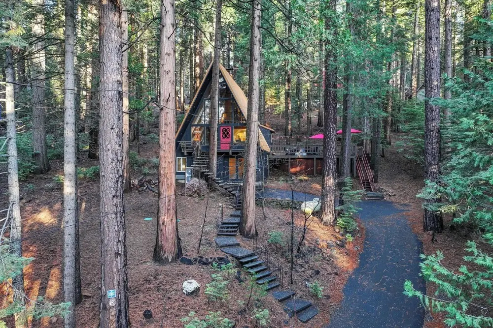 3 Mi to Calaveras Big Trees: Cabin w/ Fire Pit!
