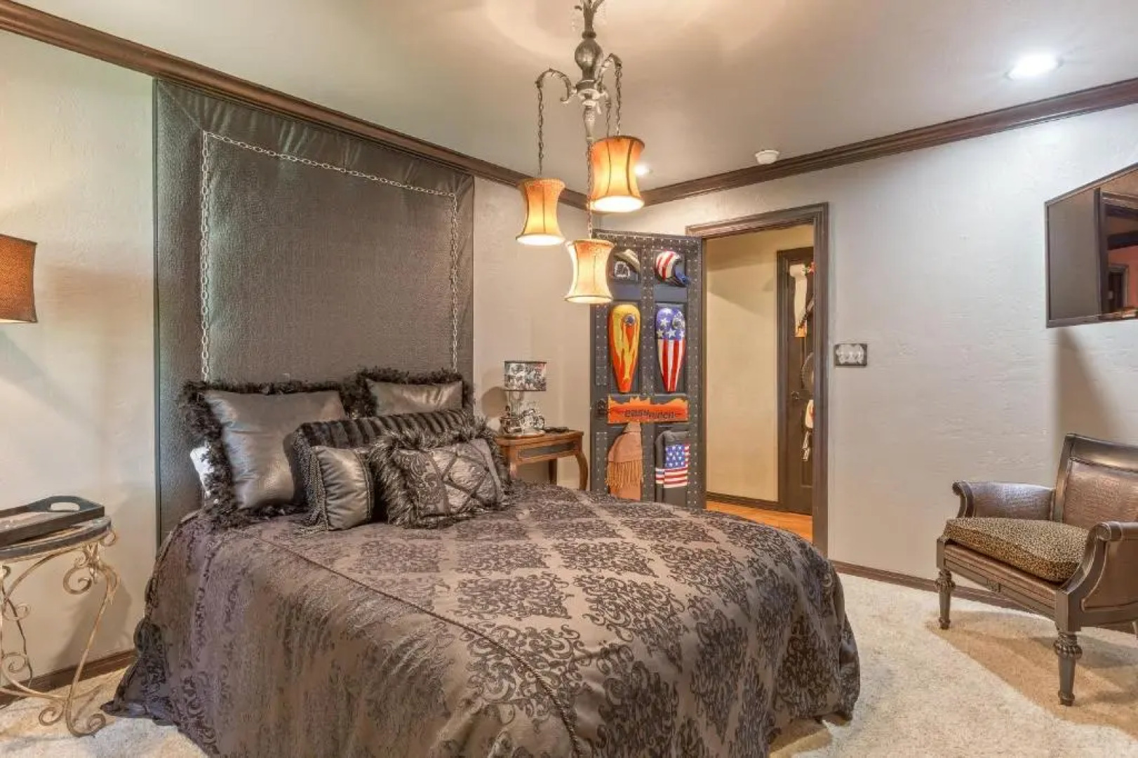 The Funky Monkey Inn