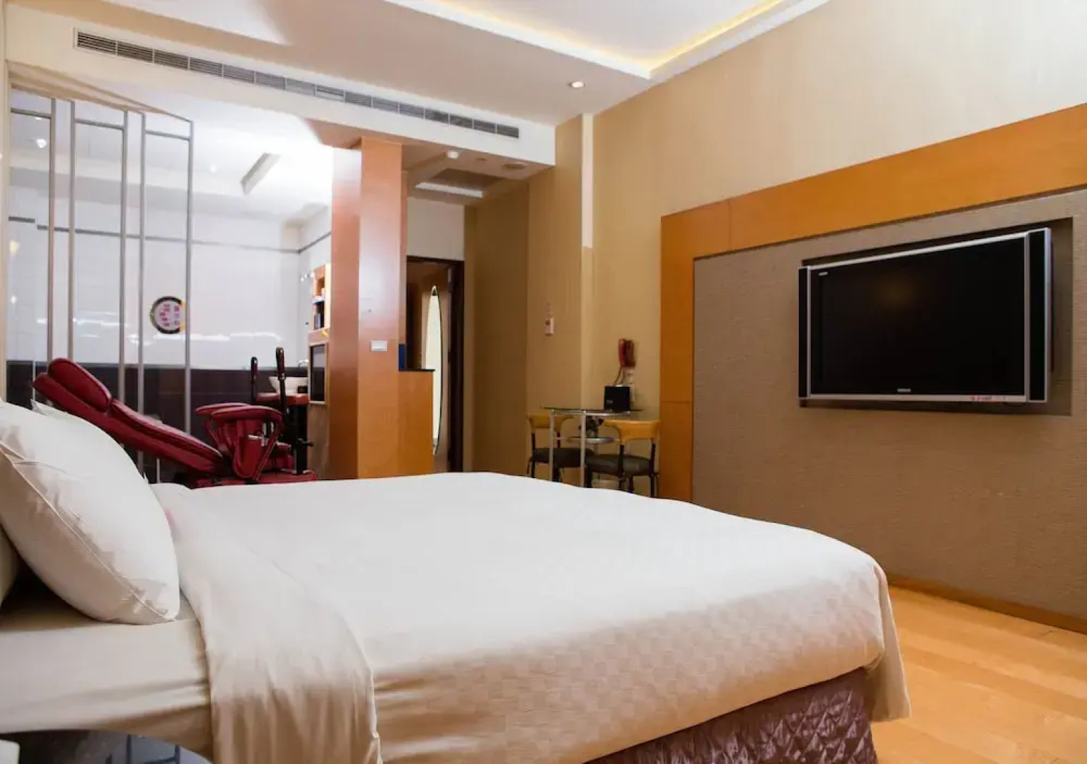 Royal Group Motel Chien Kuo Branch