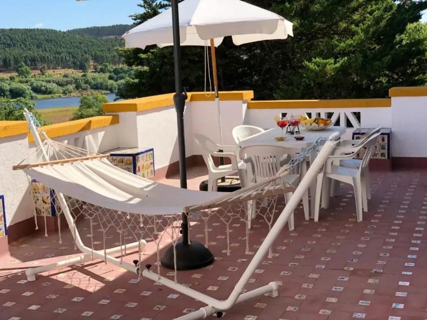 Apartment with 2 bedrooms in Praia do Ribatejo with wonderful lake view enclosed garden and WiFi 200 m from the beach