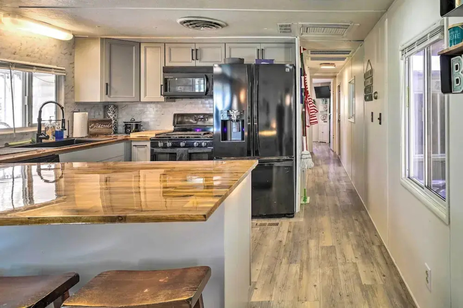 < 1 Mi to Lake Havasu: Pet-friendly Home