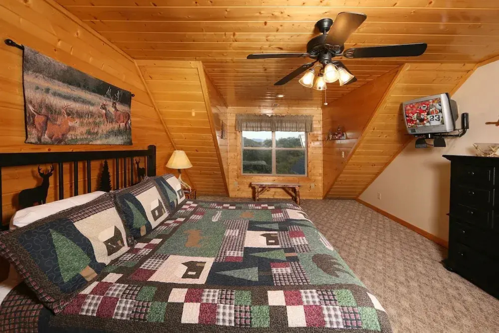Mountain Shadow Lodge - Six Bedroom Cabin
