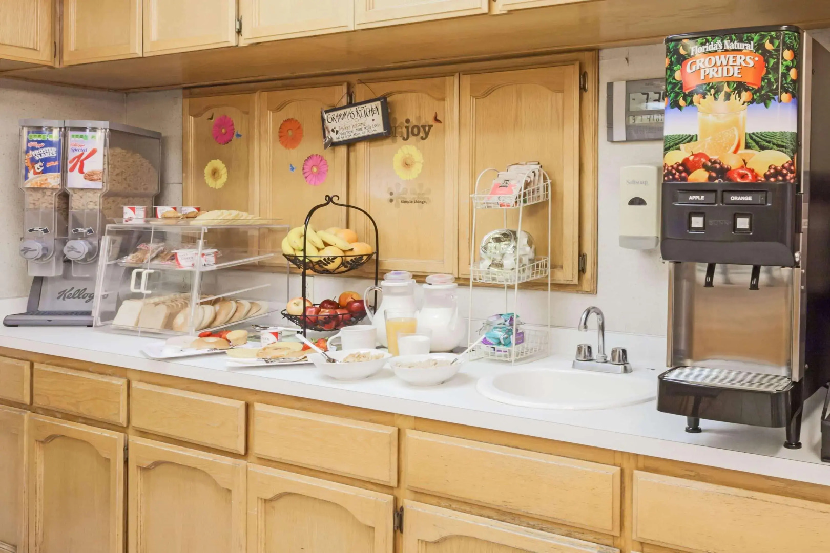 Howard Johnson by Wyndham Bakersfield