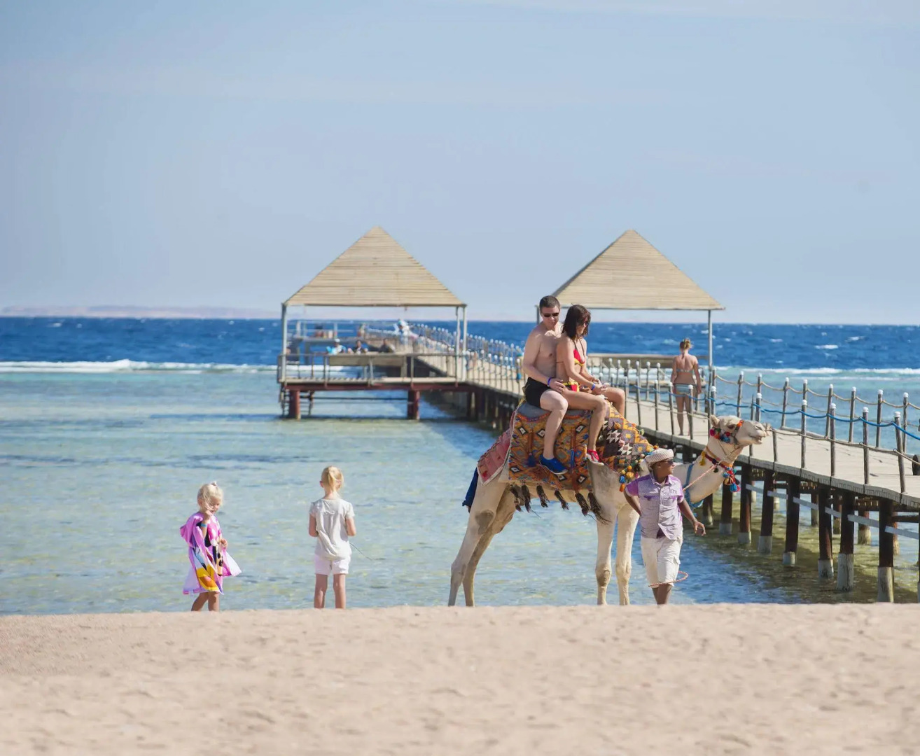 Курортный отель Amwaj Oyoun Resort & Casino