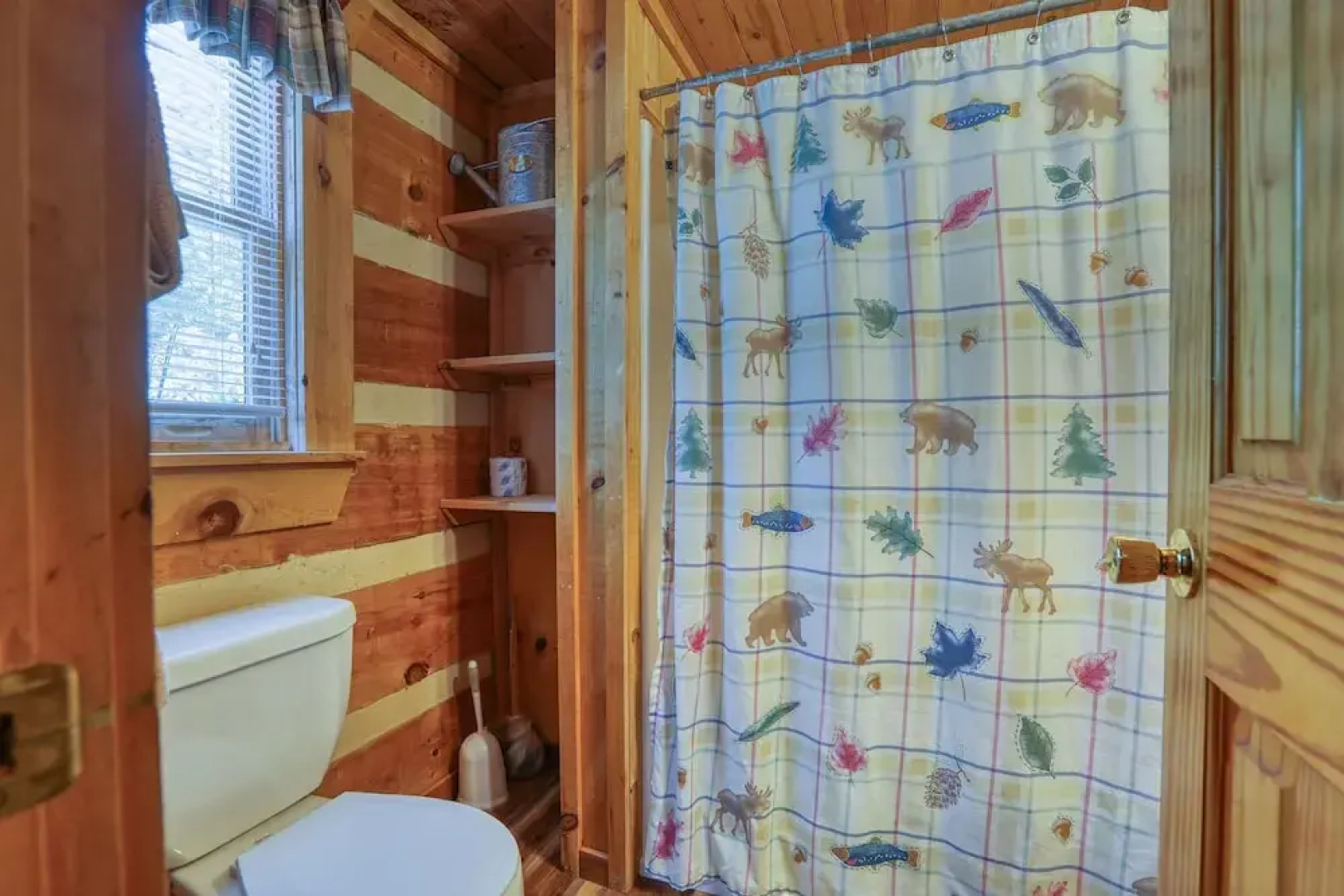 Bear Pause - 2 Bedrooms, 2 Baths, Sleeps 6 Cabin by RedAwning