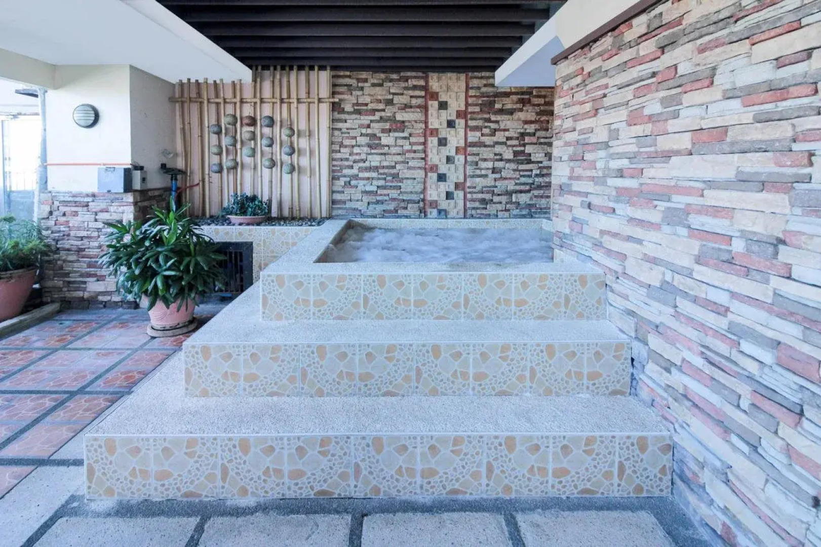 Greenhills Elan Hotel