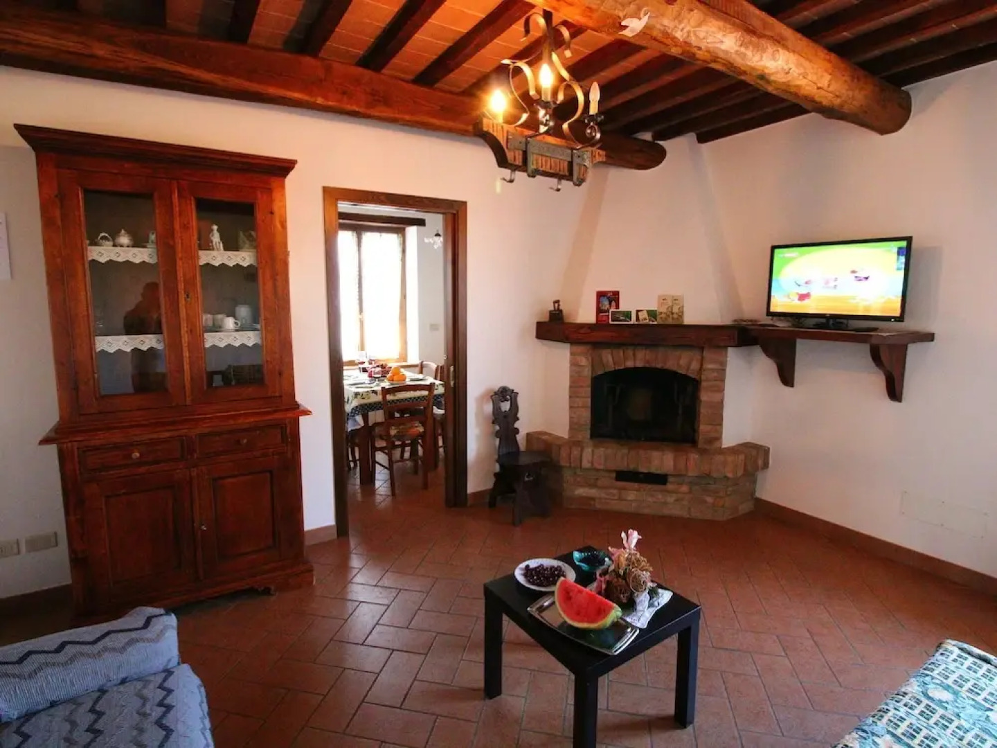 Farmhouse on a hill in the breathtaking Tuscan countryside