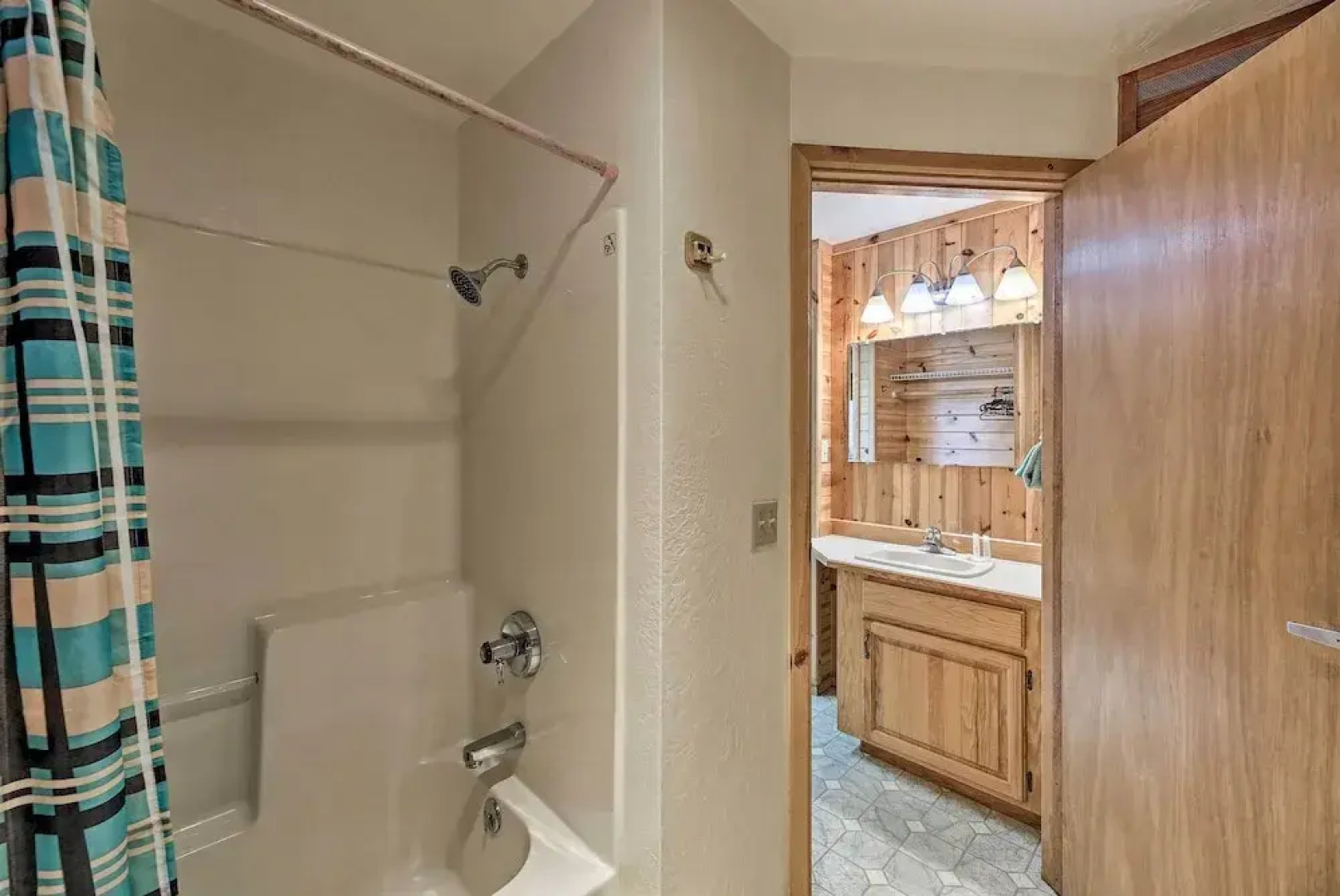 Sanderling Sea Cottages, Unit 3 w/ Private Balcony