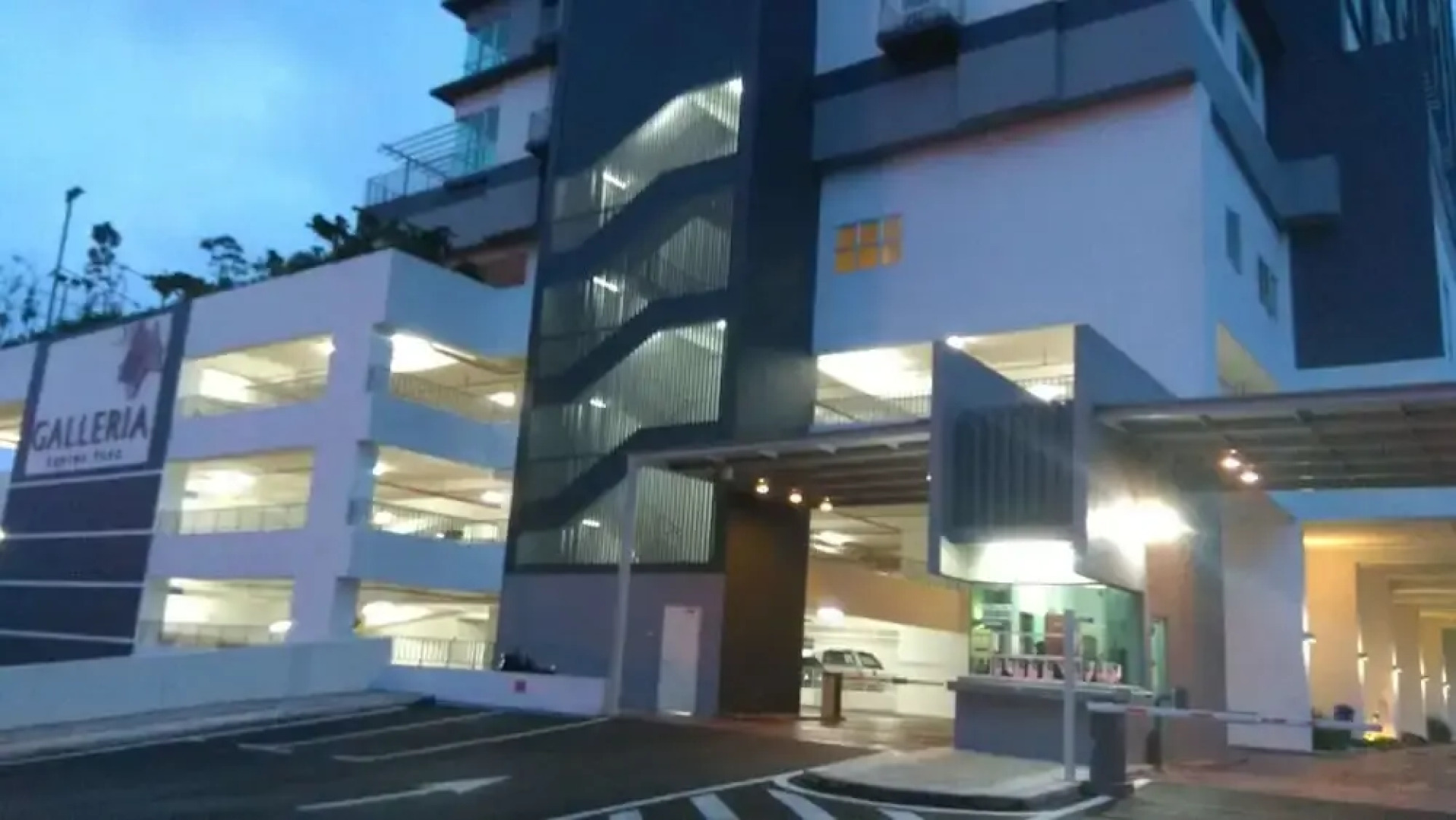 Private Studio Suite Galleria Equine