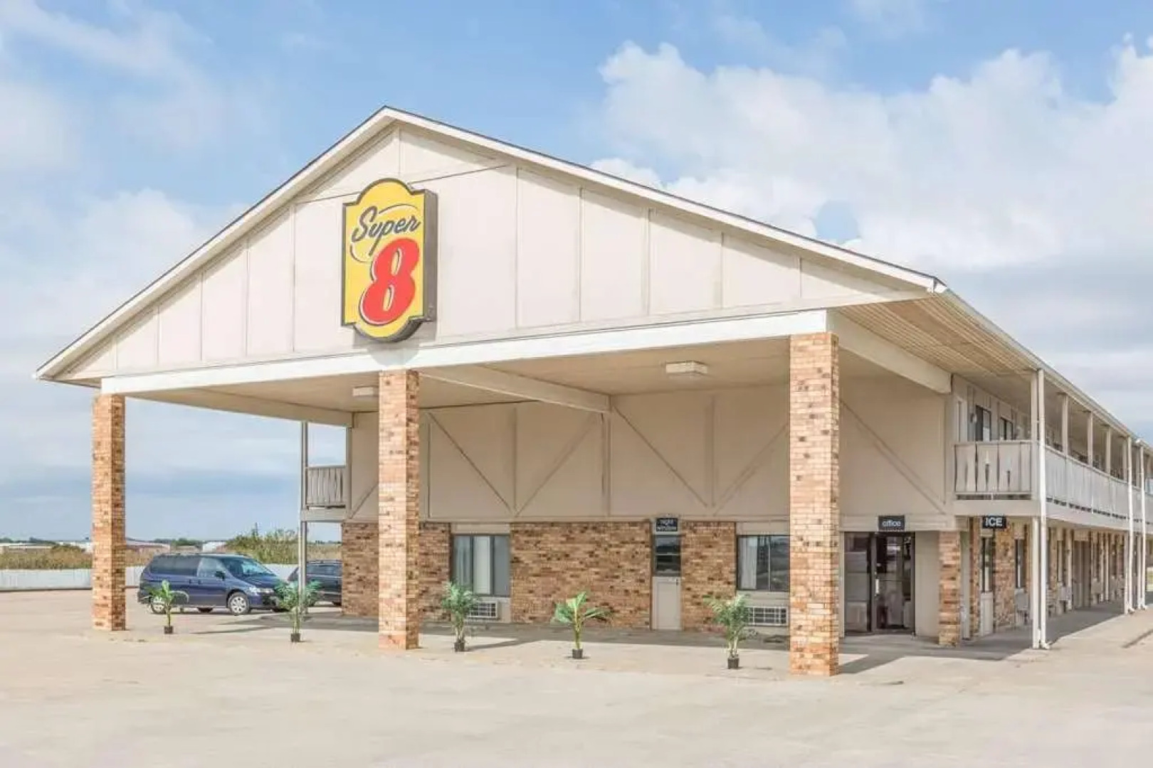 Super 8 by Wyndham Butler