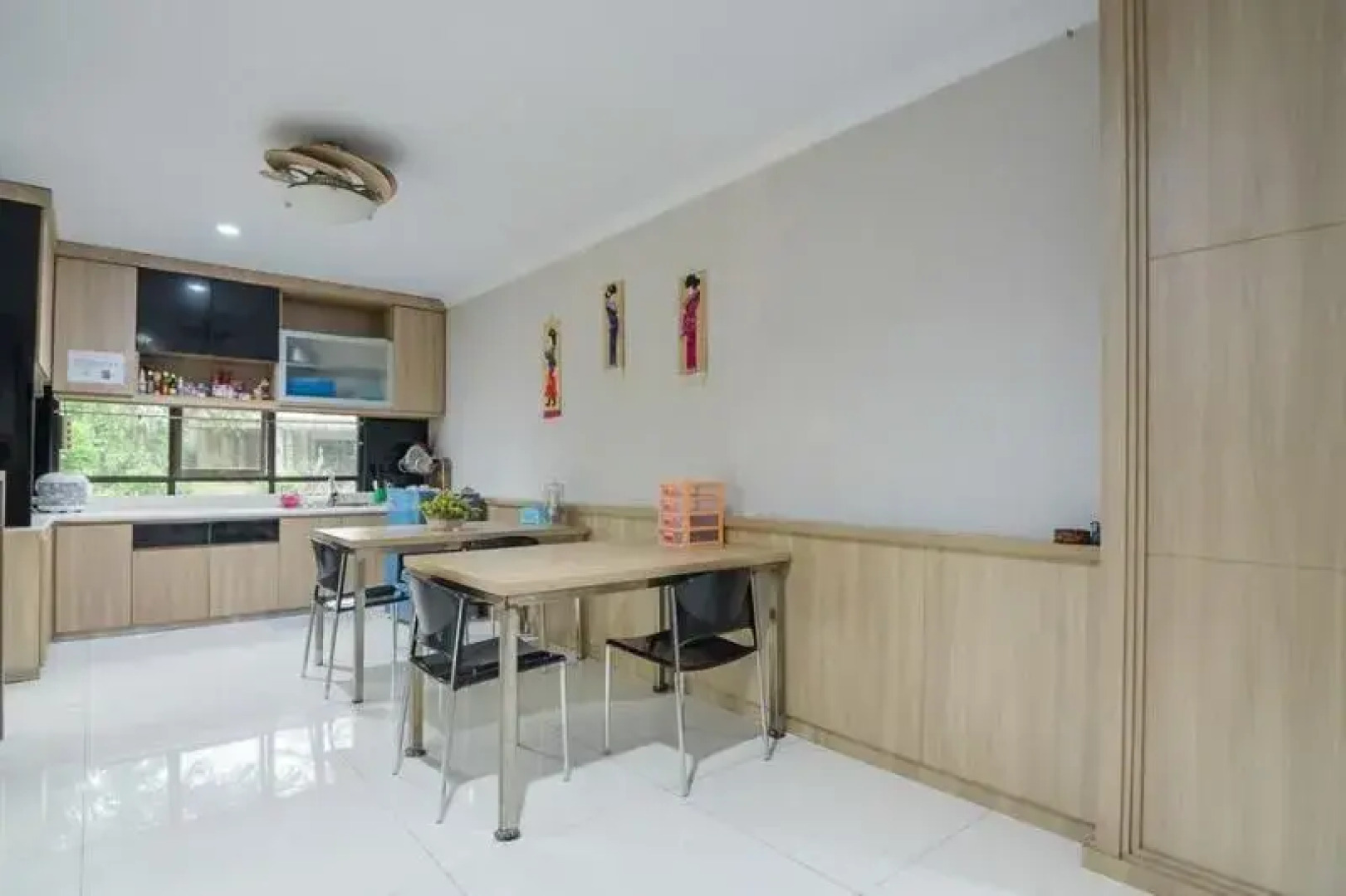 RedDoorz Plus near Lippo Cikarang Mall