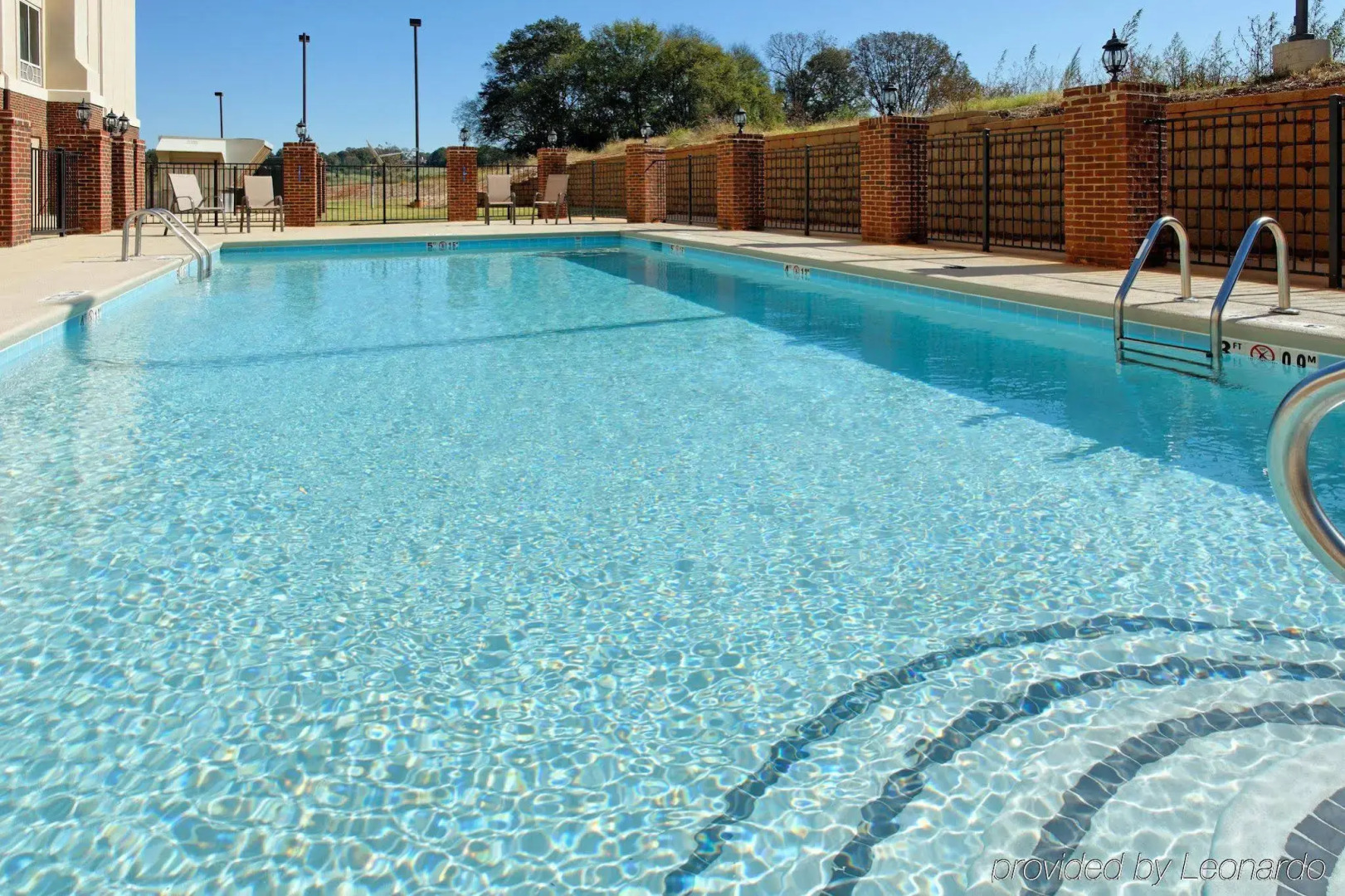 Holiday Inn Express Hotel & Suites Talladega by IHG