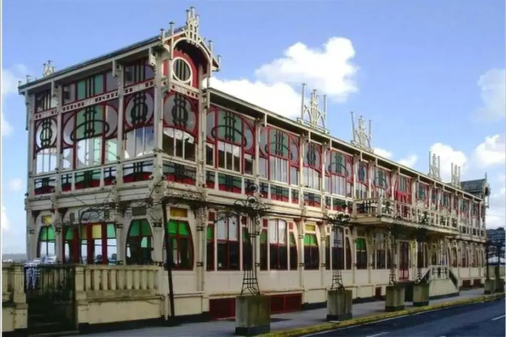 Attic loft to wake up by the sea.