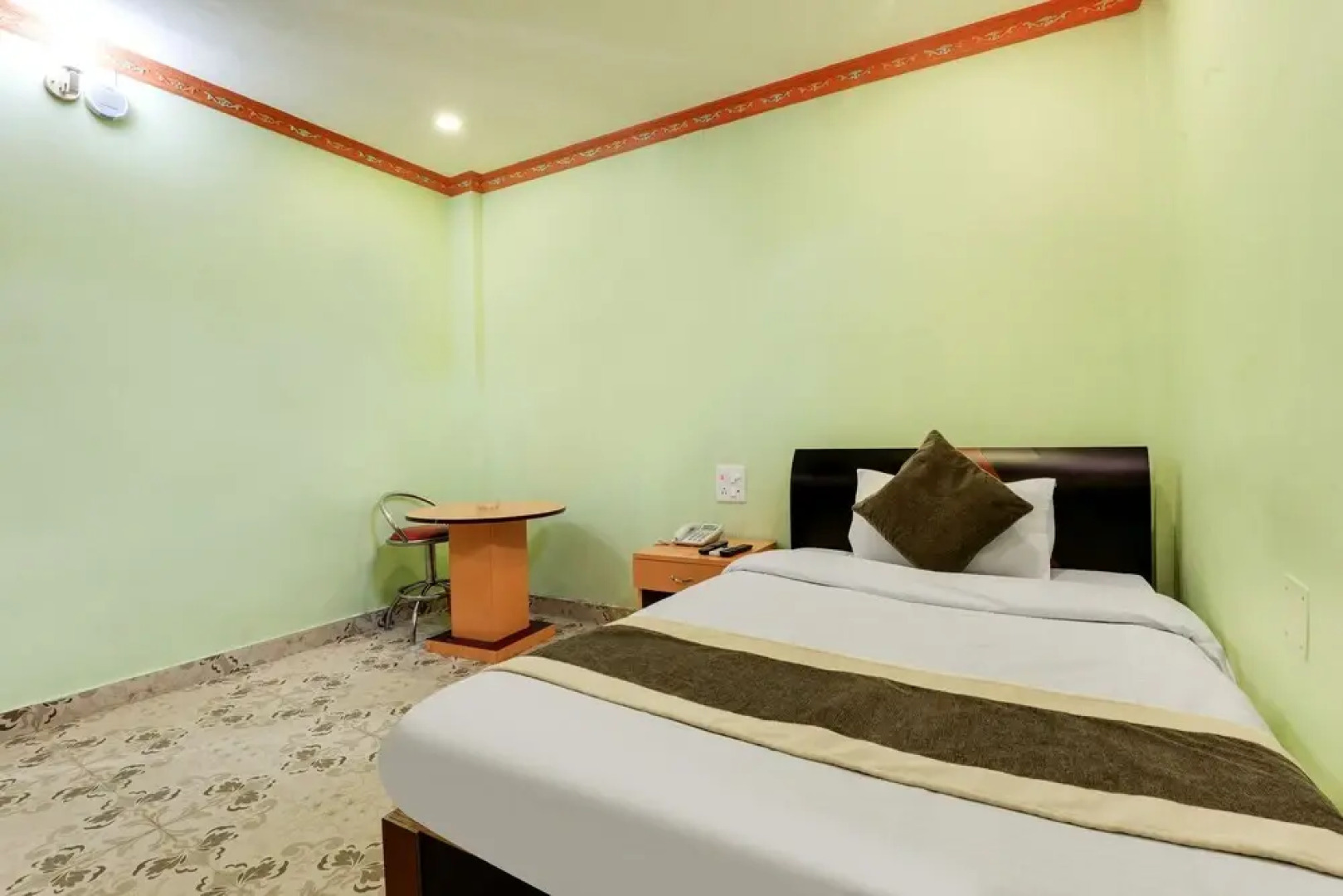 SPOT ON 545 Ghatal Hotel