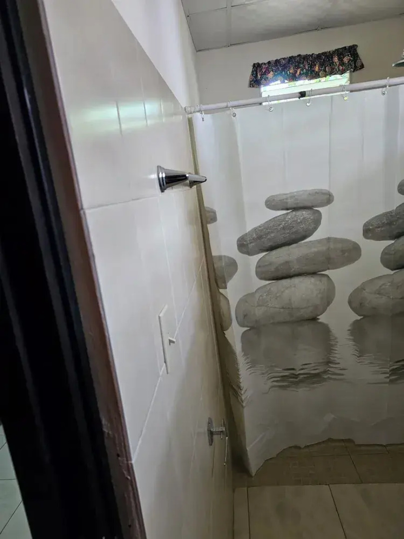 Cuartos independientes con baño privado