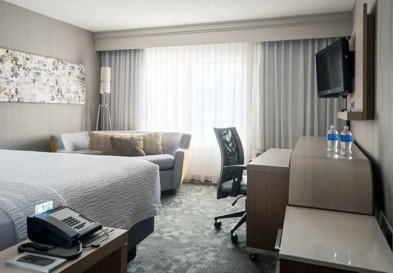 Courtyard Cleveland Independence