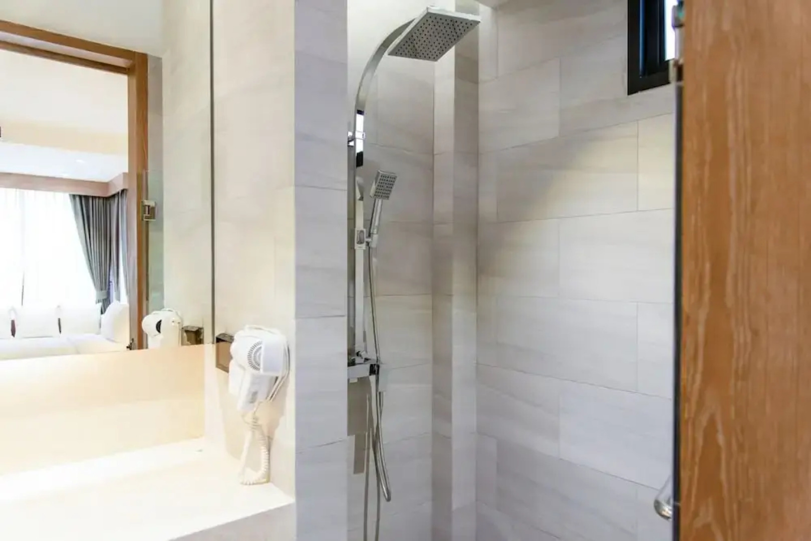 Saksiam Lakeside Resort