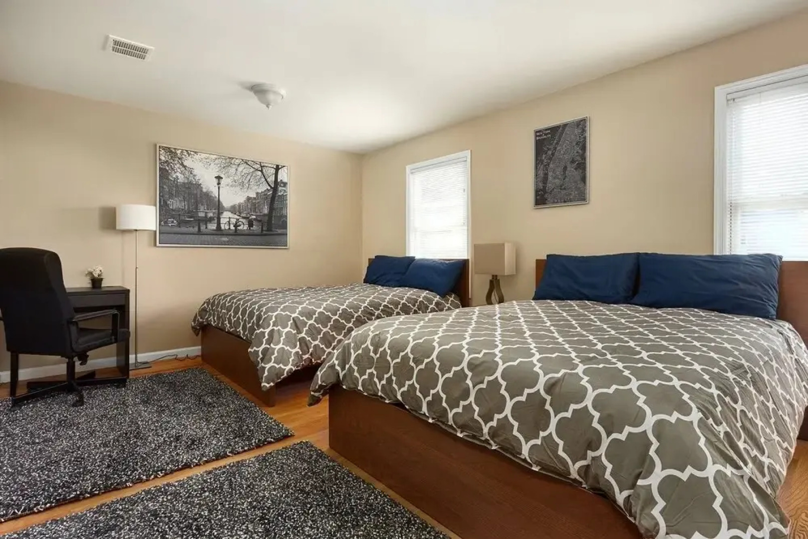 Huge Modern Home 20 mins to NYC