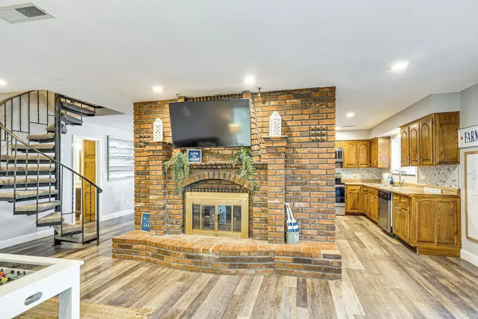 Waterfront Yard, Dock + Game Room: Linn Creek Home