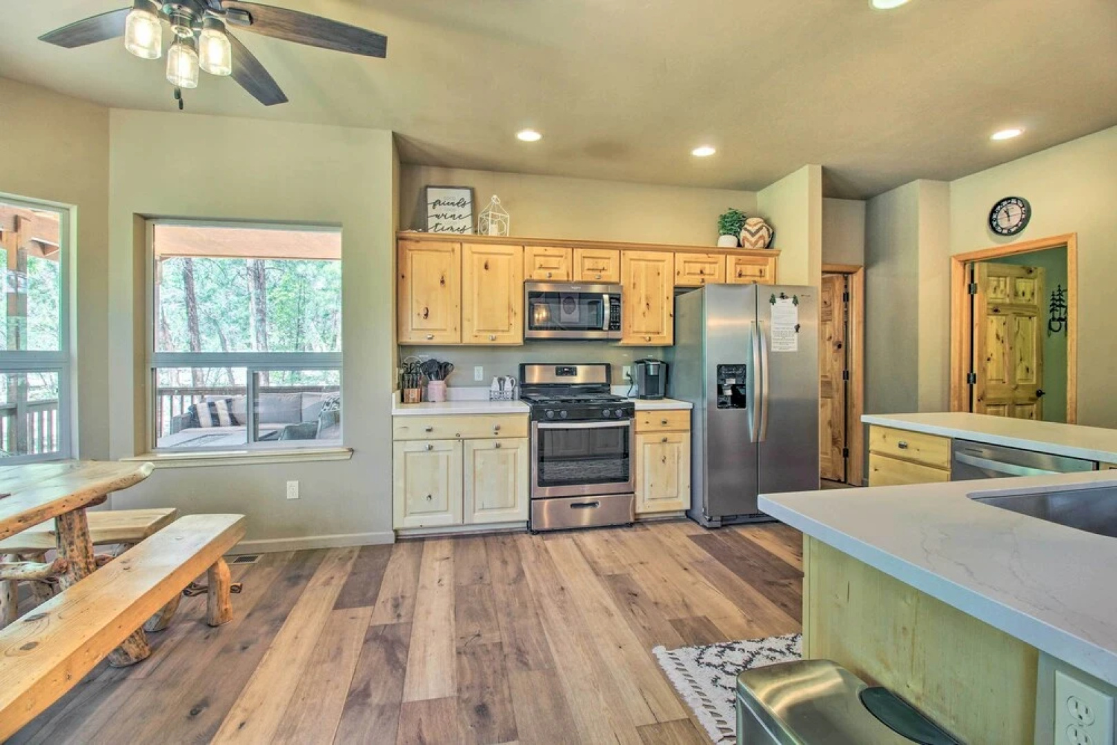 Deck, Grill & Fire Pit: Spacious Show Low Hideaway