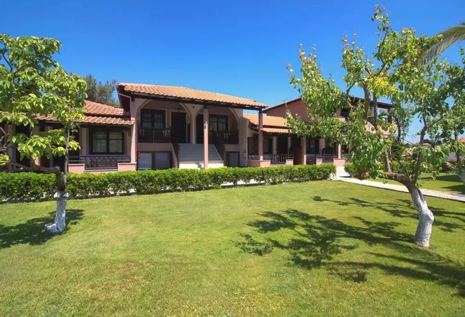 Kamelia & Semeli Hotel