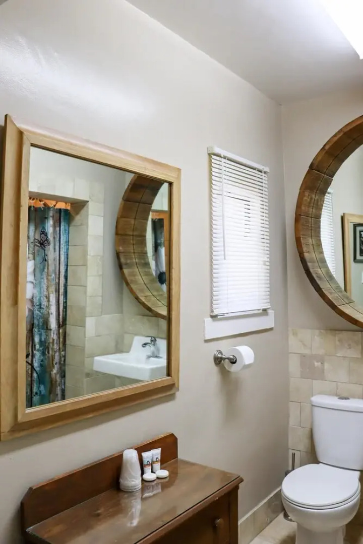 The Bonnie Inn Unit 5 With Breakfast Nook