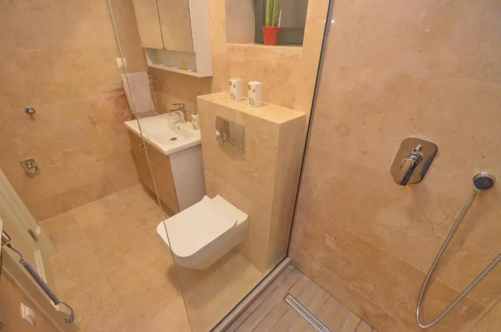 Leut Stone Residence