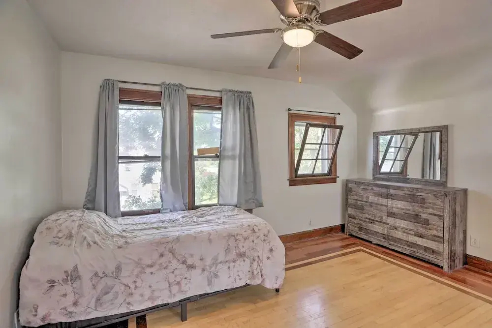 Cleveland Area Home w/ Deck < 10 Mi to Dtwn!