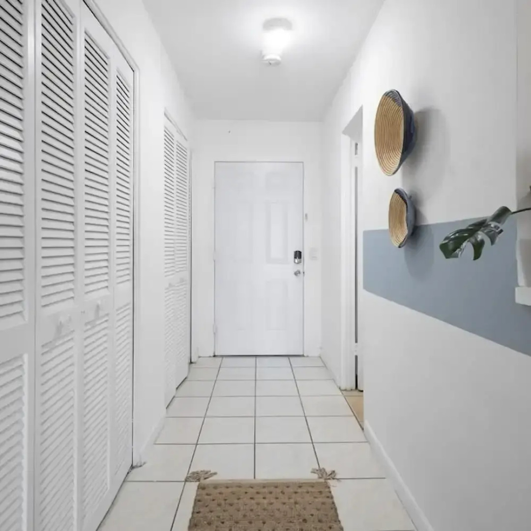 Bayshore Bliss- Cozy Space Pool Views