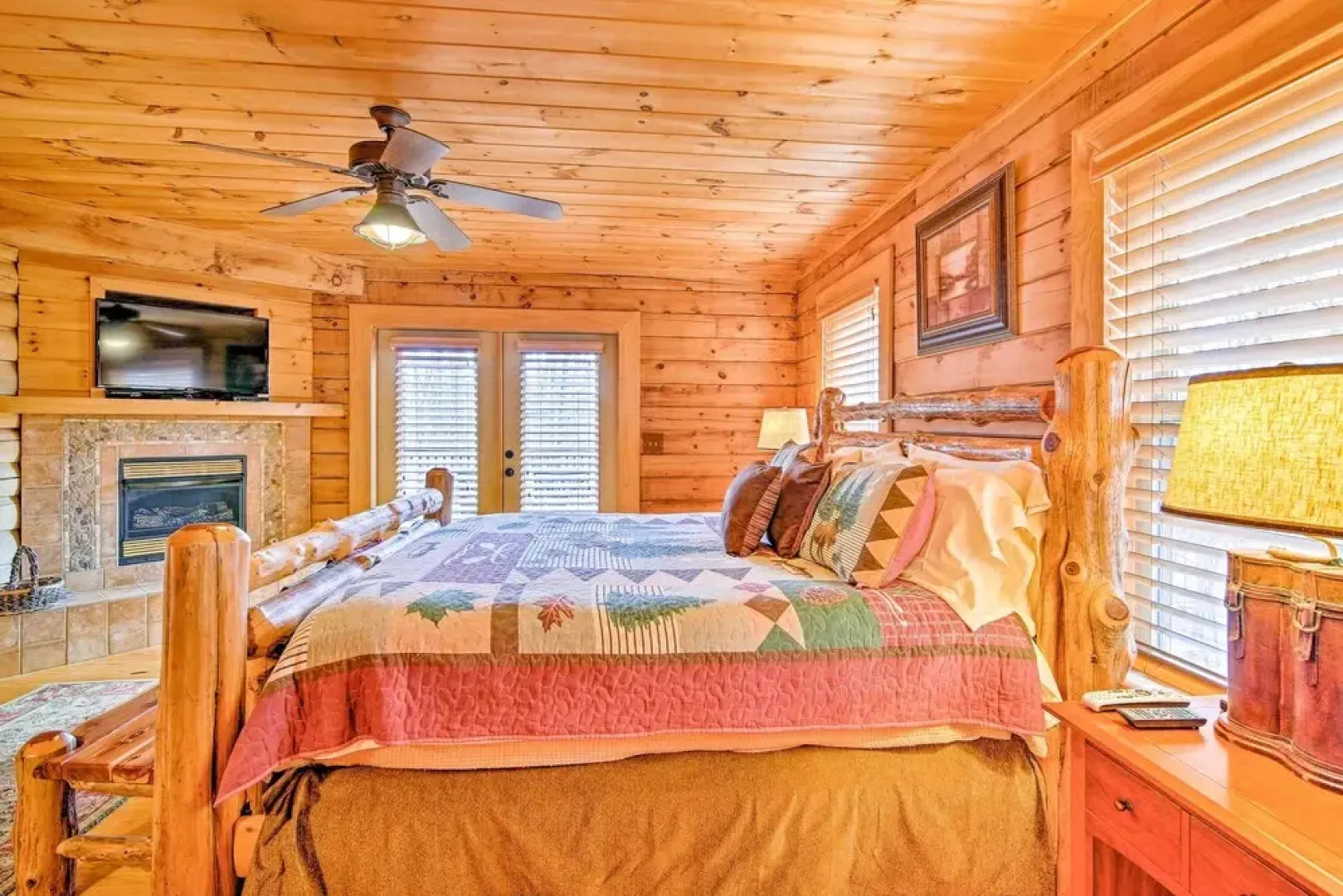 Lake Hartwell Lodge w/ Dock, Theater + Hot Tub!