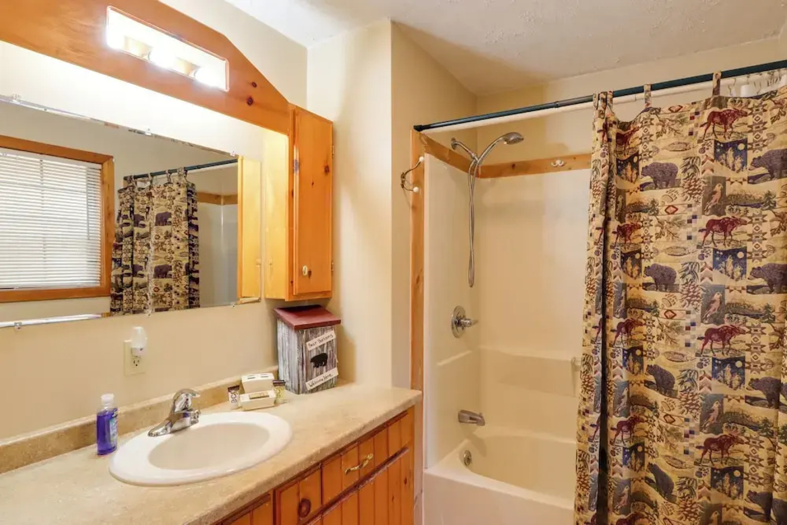 'creek Bend Escape' w/ Hot Tub + River Views!