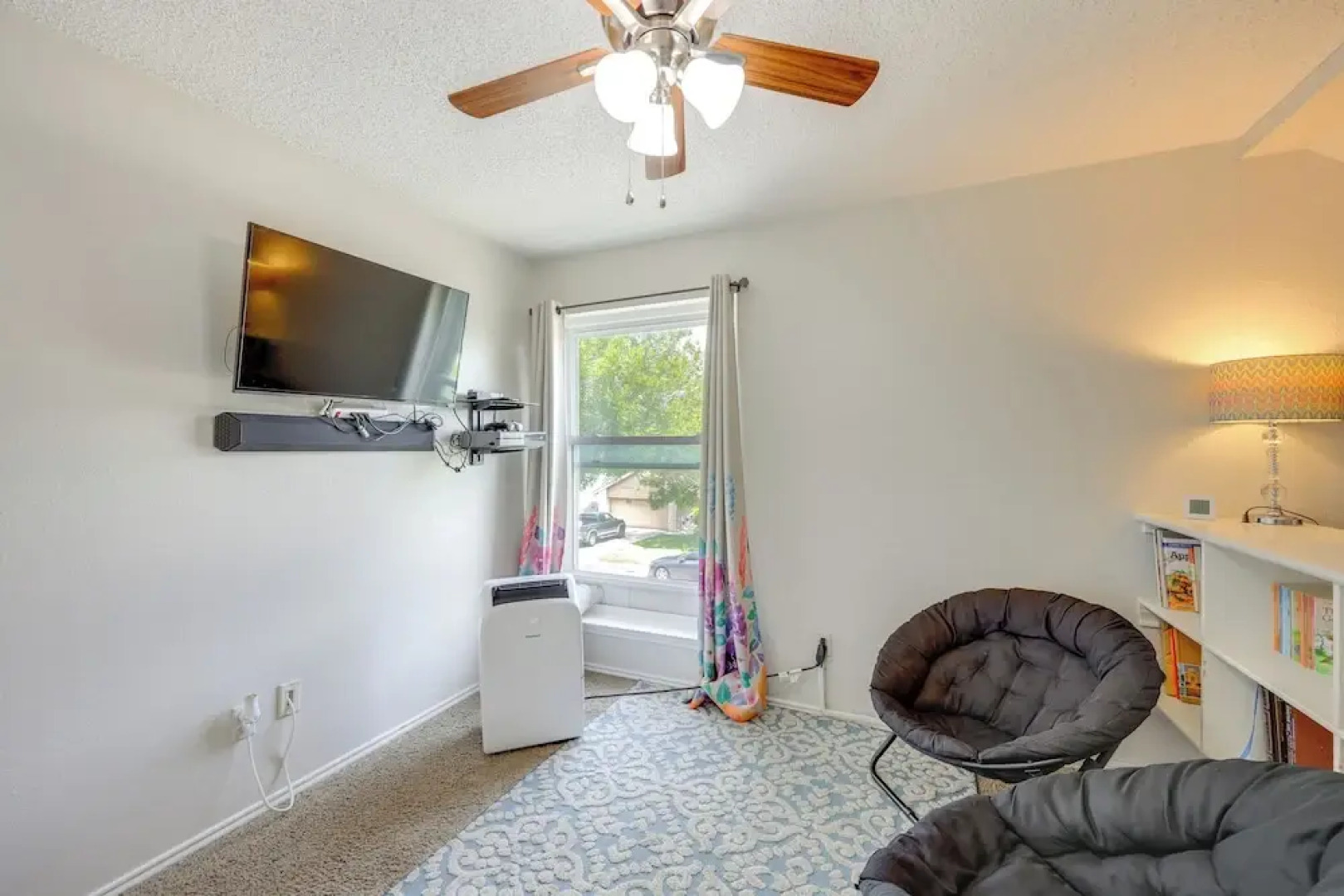 Hot Tub & Game Room: Spacious Live Oak Home!