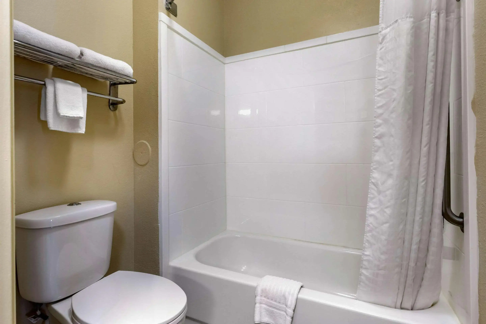 Comfort Inn Walcott near Davenport